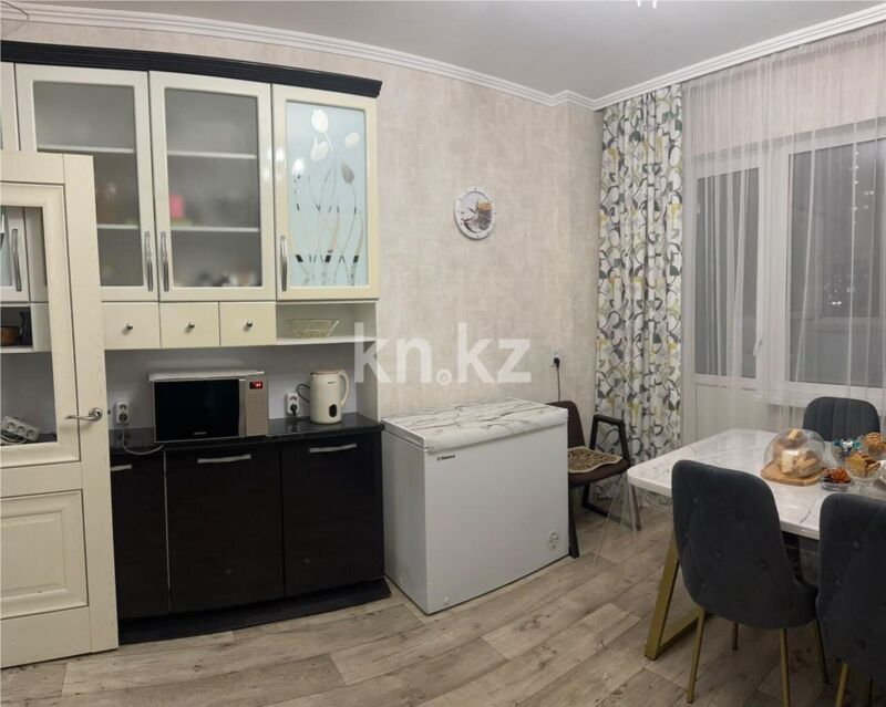 Продажа 3-комнатной квартиры, 90 м² - Продажа квартир на Юго-Востоке Караганды - страница 6 фото 9 из 13