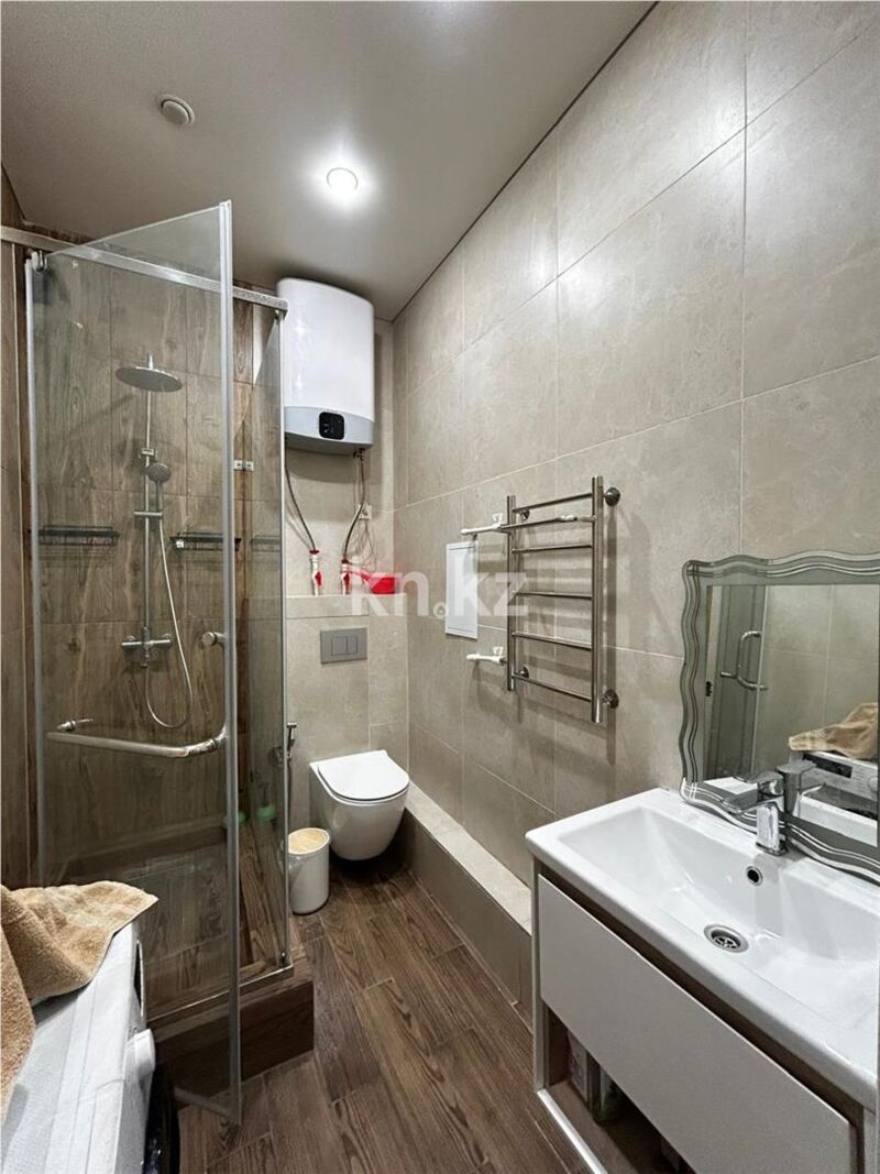 Продажа 2-комнатной квартиры, 42 м² - Продажа двухкомнатных квартир в кирпичном доме в Караганде - страница 2 фото 1 из 7