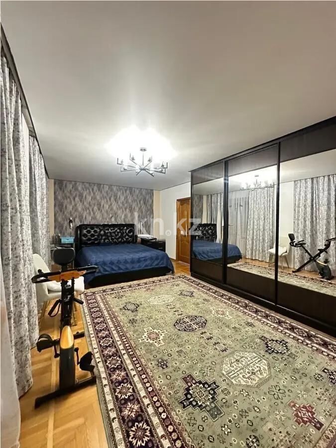 Продажа 4-комнатной квартиры, 245 м² - Продажа четырехкомнатных квартир в кирпичном доме в Казахстане - страница 21 фото 3 из 9