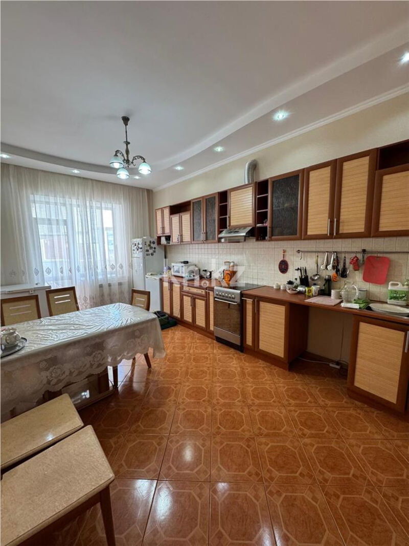 Продажа 4-комнатной квартиры, 121 м² - Продажа четырехкомнатных квартир в кирпичном доме в Караганде - страница 6 фото 11 из 15