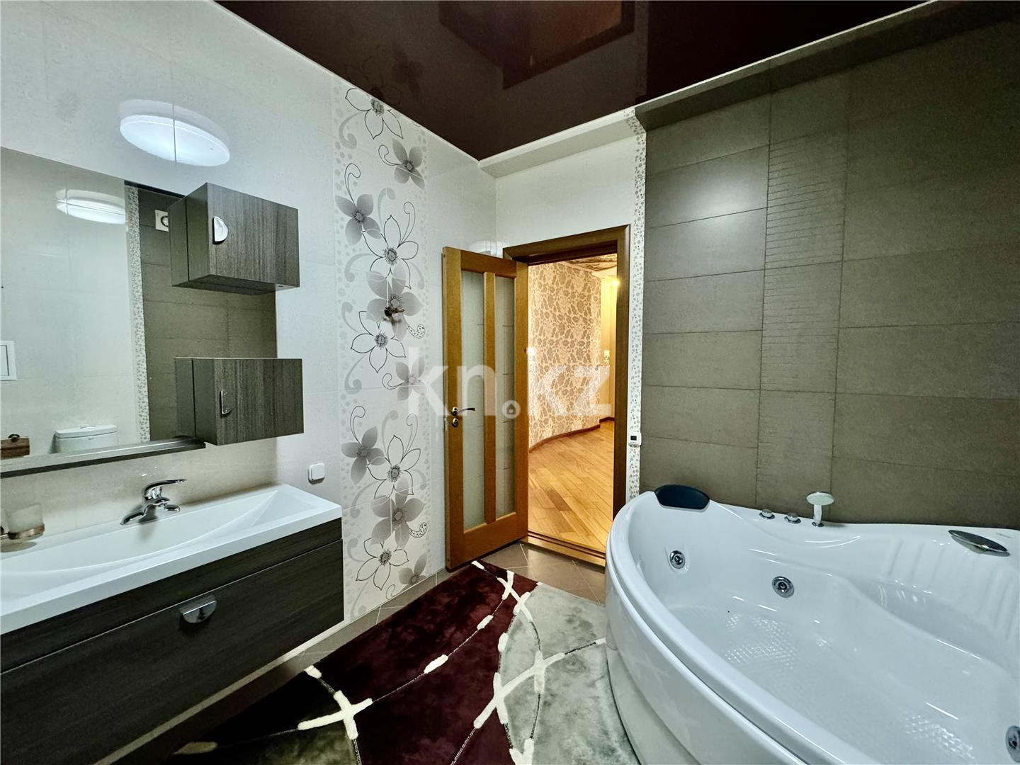 Продажа 6-комнатной квартиры, 227 м², ул. Ерубаева, дом  50/6 - Продажа  пятикомнатных квартир в Караганде фото 44 из 59