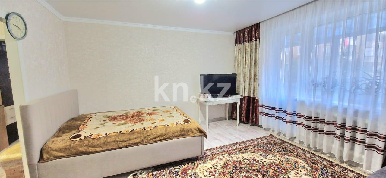 Продажа 1-комнатной квартиры, 42 м², мкр-н Голубые Пруды - Продажа квартир в Караганде фото 2 из 15