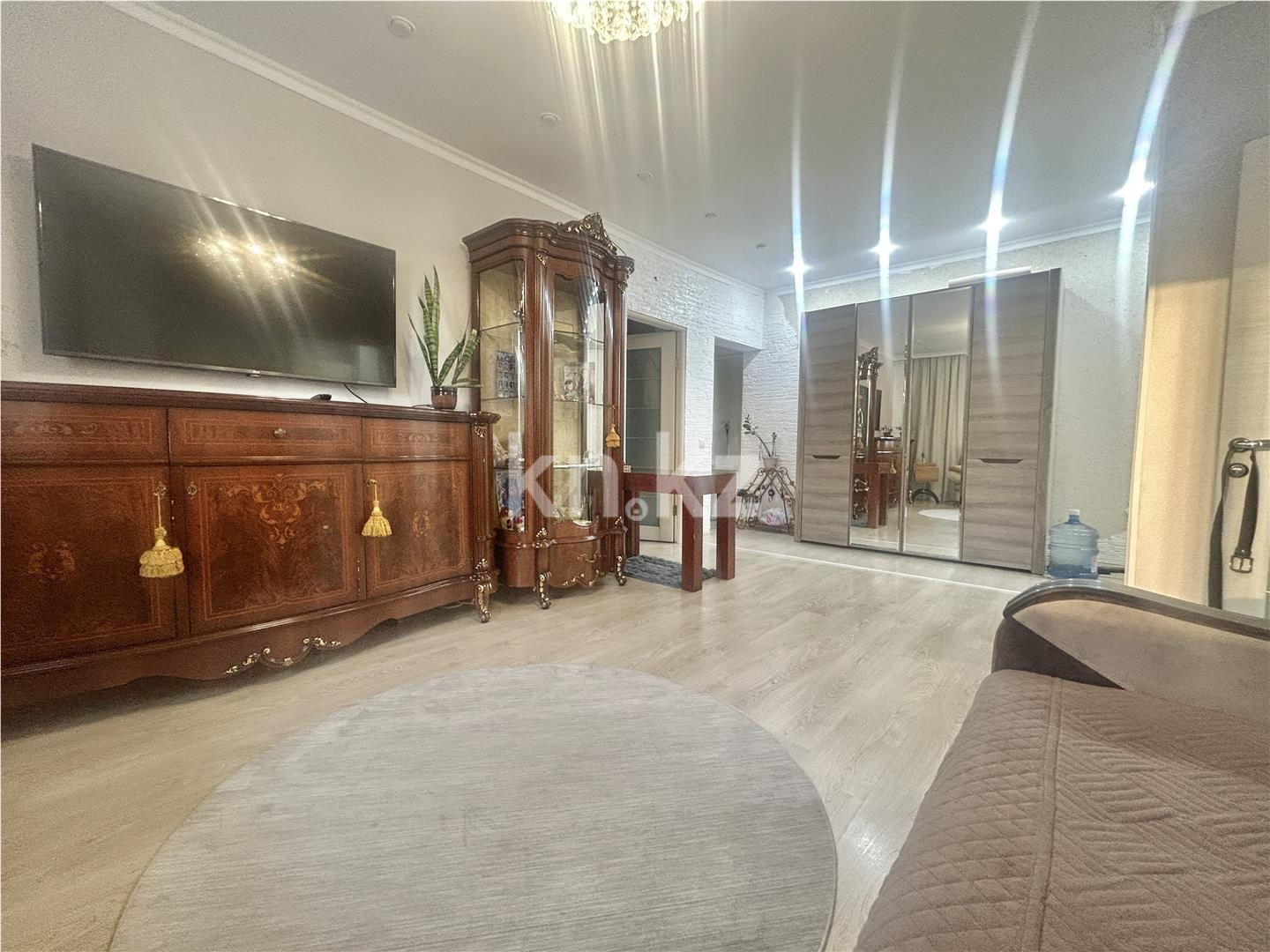 Продажа 3-комнатной квартиры, 80 м² - Продажа квартир в блочном доме в Караганде - страница 2 фото 3 из 19