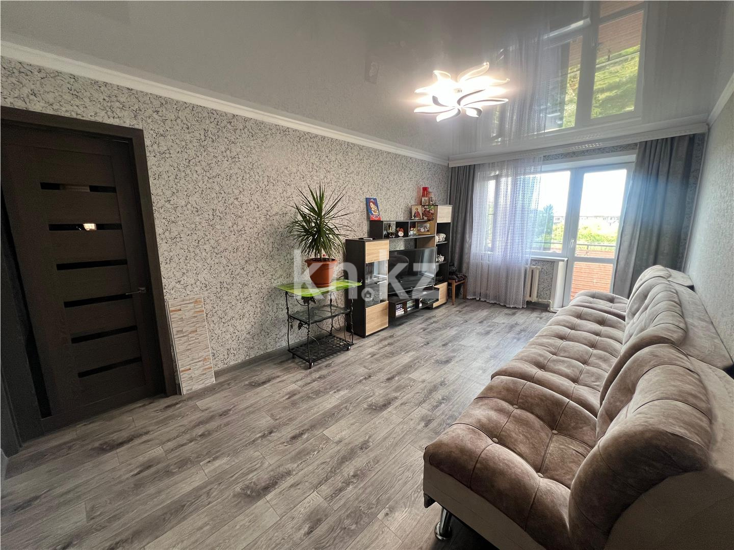 Продажа 3-комнатной квартиры, 62 м² - Продажа  трехкомнатных квартир в Караганде на Юго-Востоке фото 1 из 11