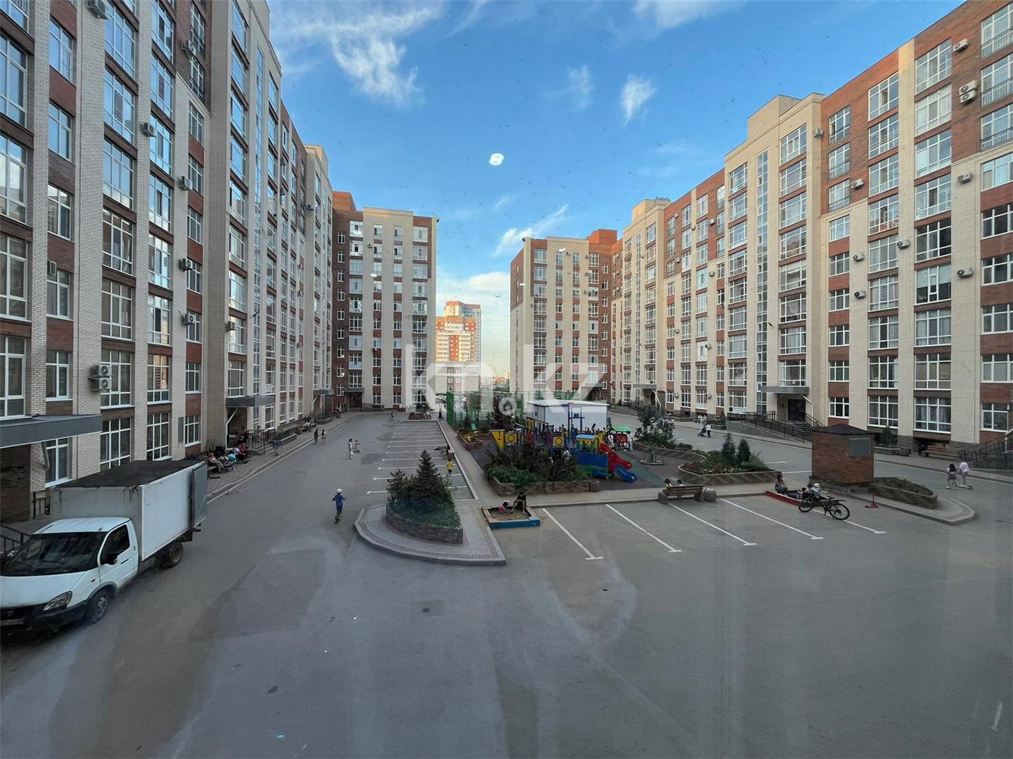 Продажа 3-комнатной квартиры, 74 м², ул. Ашимова в Караганде - фото 3