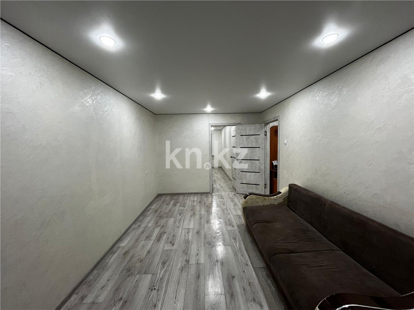 Продажа 2-комнатной квартиры, 43 м², мкр-н 13 в Караганде - фото 2