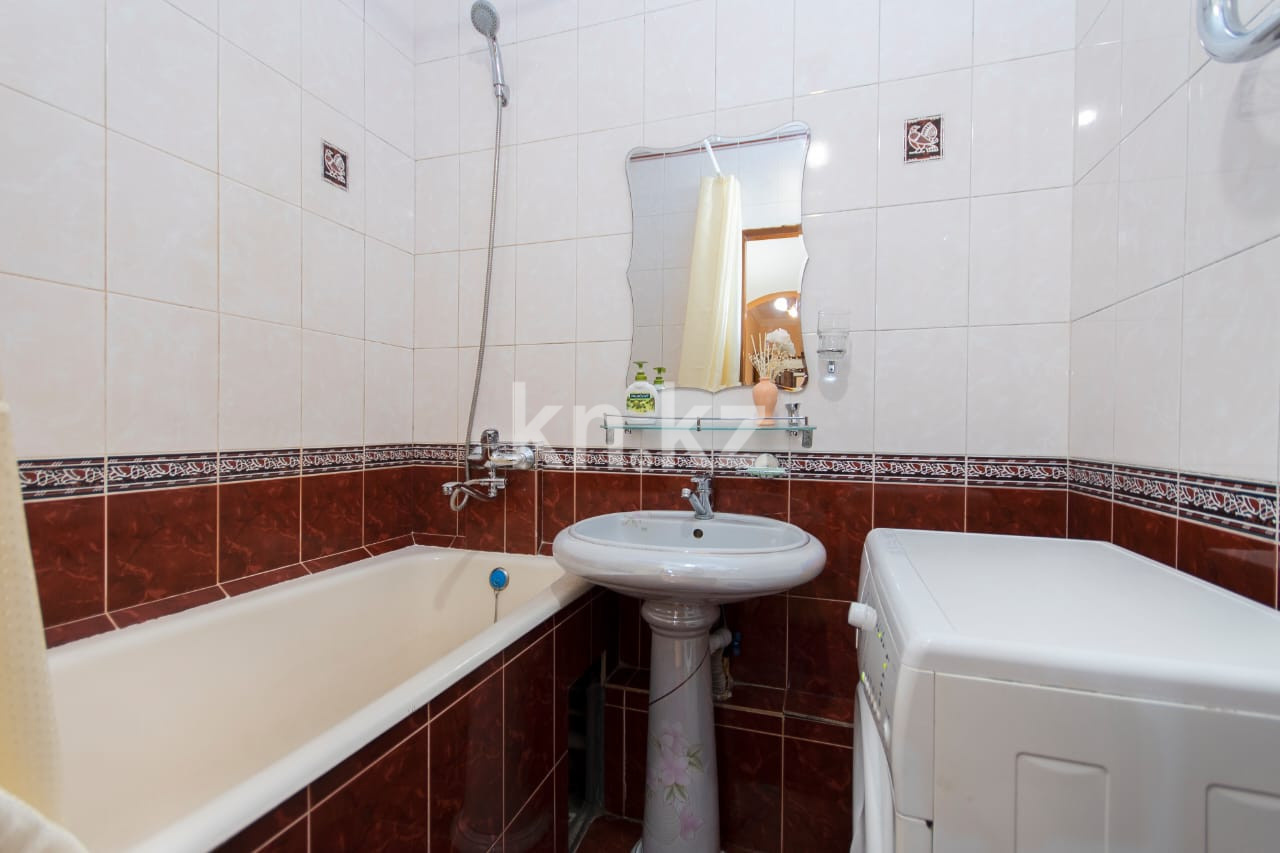 Аренда 2-комнатной квартиры посуточно, 50 м², Самал-2 мкр-н, дом  27 - Аренда жилой и коммерческой недвижимости в Алматы фото 15 из 17