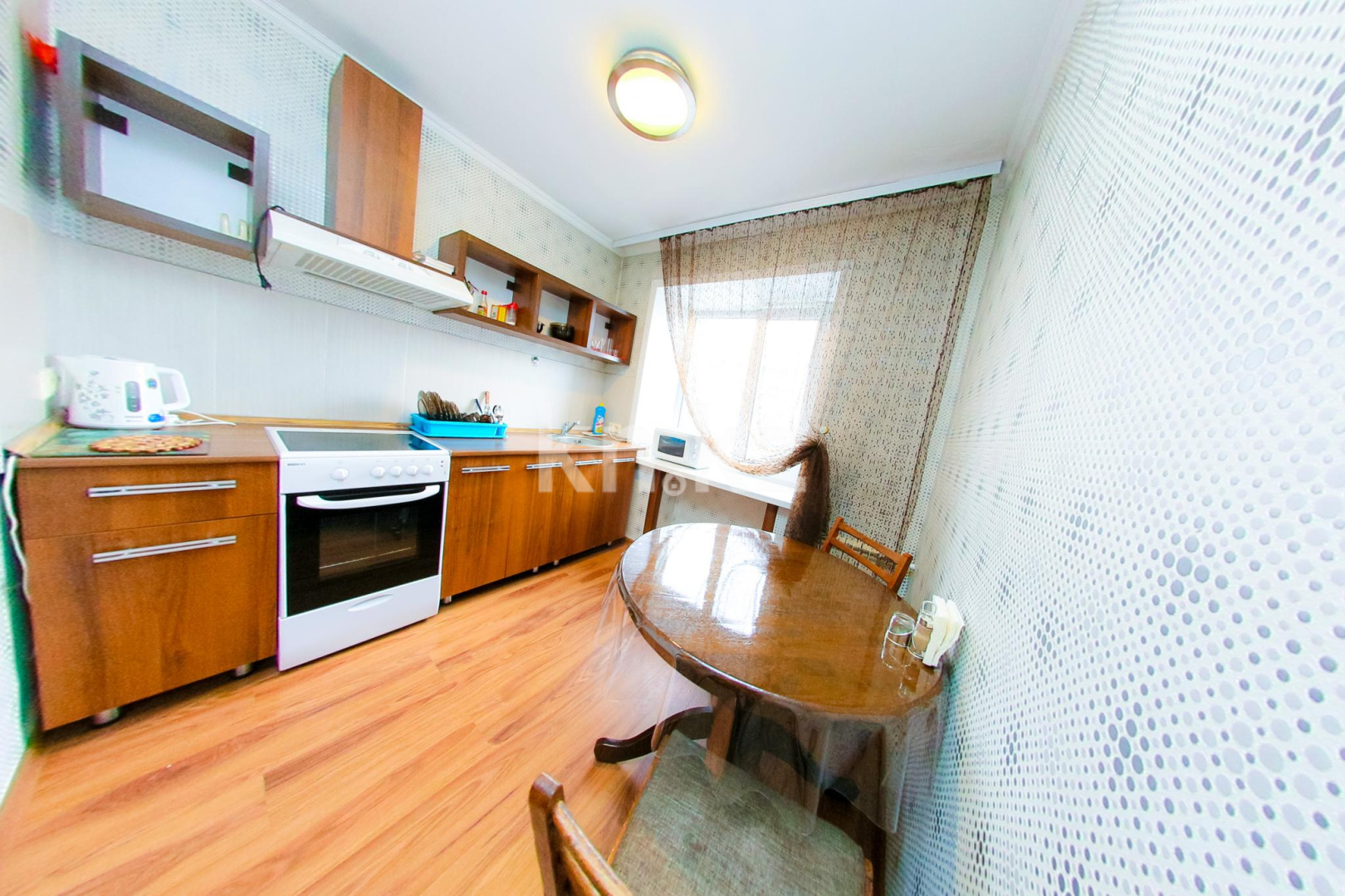 Аренда 2-комнатной квартиры посуточно, 50 м², ул. Кайсенова, дом  123 - Аренда квартир посуточно в Усть-Каменогорске фото 10 из 12