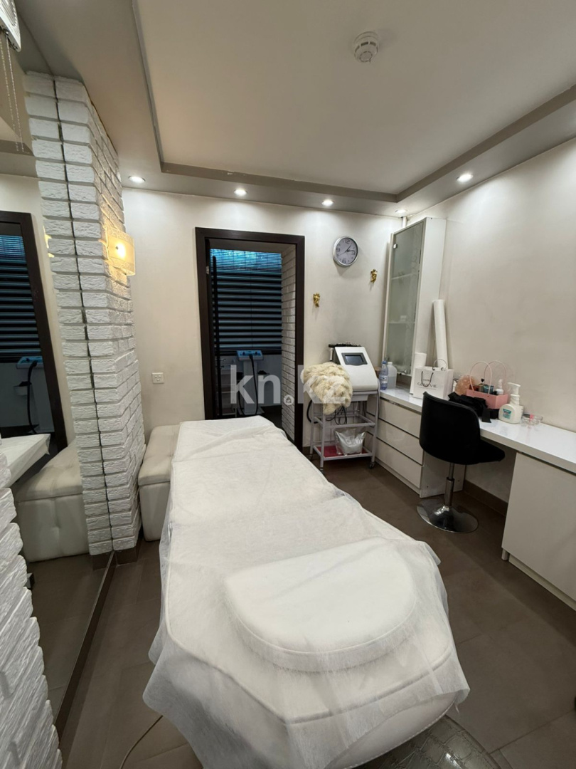 Продажа , 39.6 м², пр. Н. Абдирова - Продажа офисных и торговых помещений в Караганде с фото фото 5 из 9