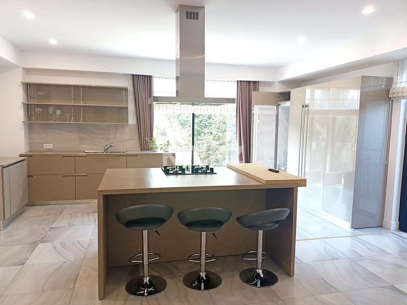 Аренда 9-комнатного дома, 1000 м², мкр-н Юбилейный - Аренда домов в Алматы фото 9 из 20