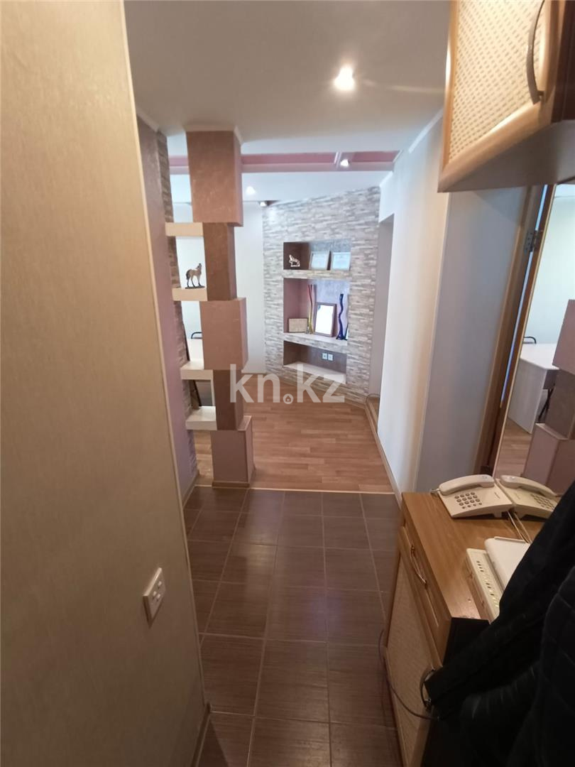 Продажа 3-комнатной квартиры, 62 м², ул. Ермекова, дом  60 в Караганде - фото 16