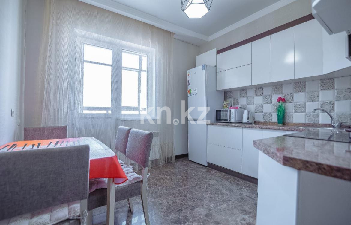 Аренда 1-комнатной квартиры посуточно, 45 м², пр. Кабанбай батыра, дом  29 - ул. Сыганак - Аренда квартир посуточно в Астане с фото фото 2 из 9