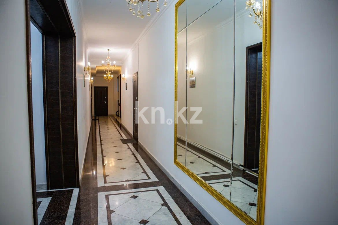 Продажа 5-комнатной квартиры, 154 м², ул. Аманжолова, дом  94/3 в Караганде - фото 24