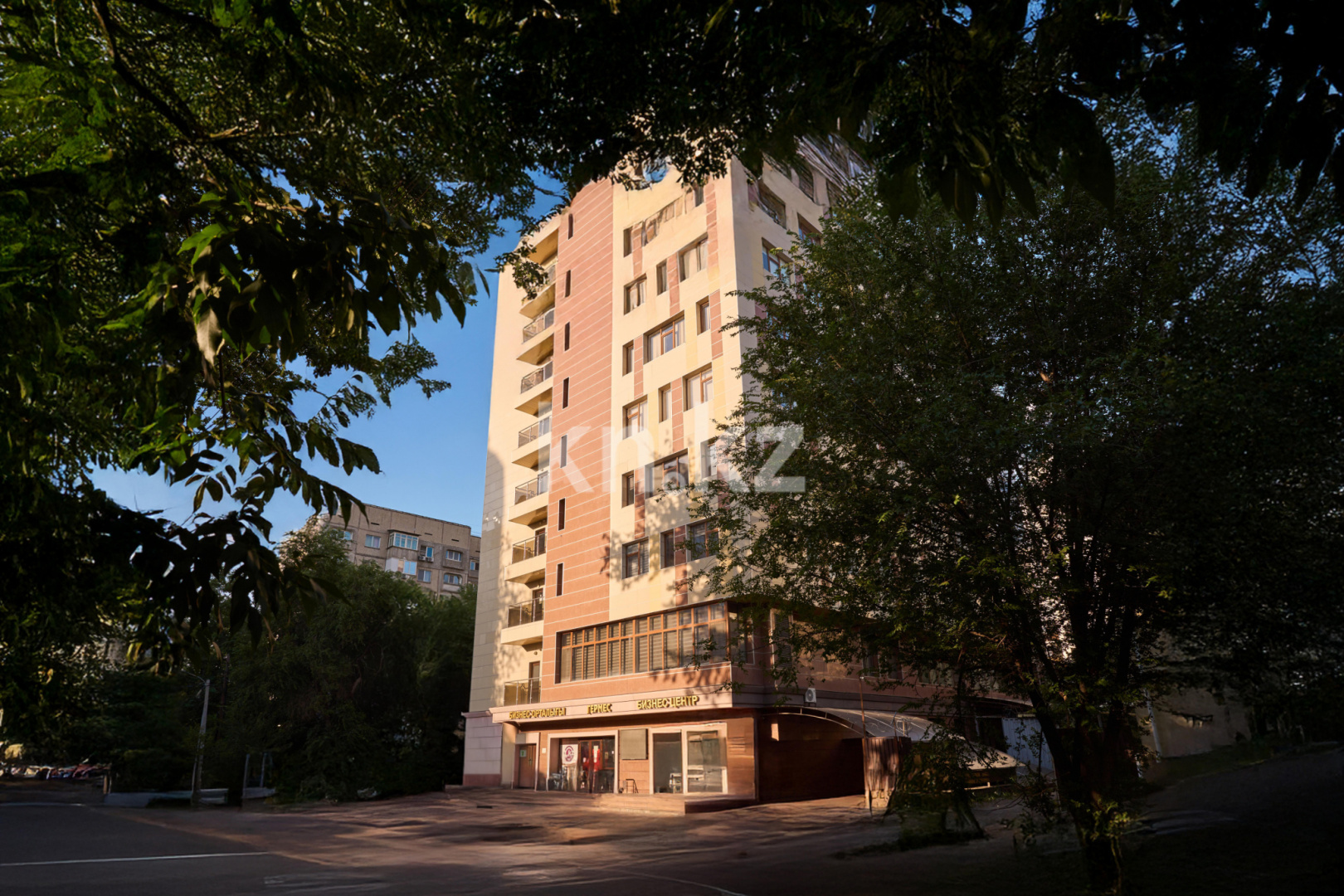 Продажа , 7809 м², ул. Муратбаева, дом  180 - Продажа зданий в Алматы фото 2 из 9
