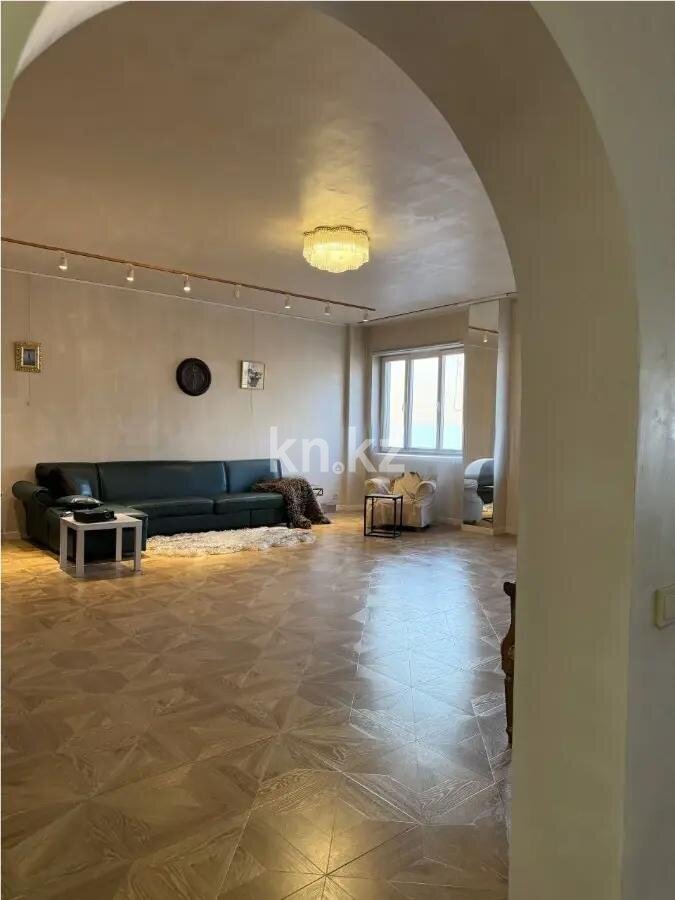 Продажа 4-комнатной квартиры, 179.3 м² в Алматы