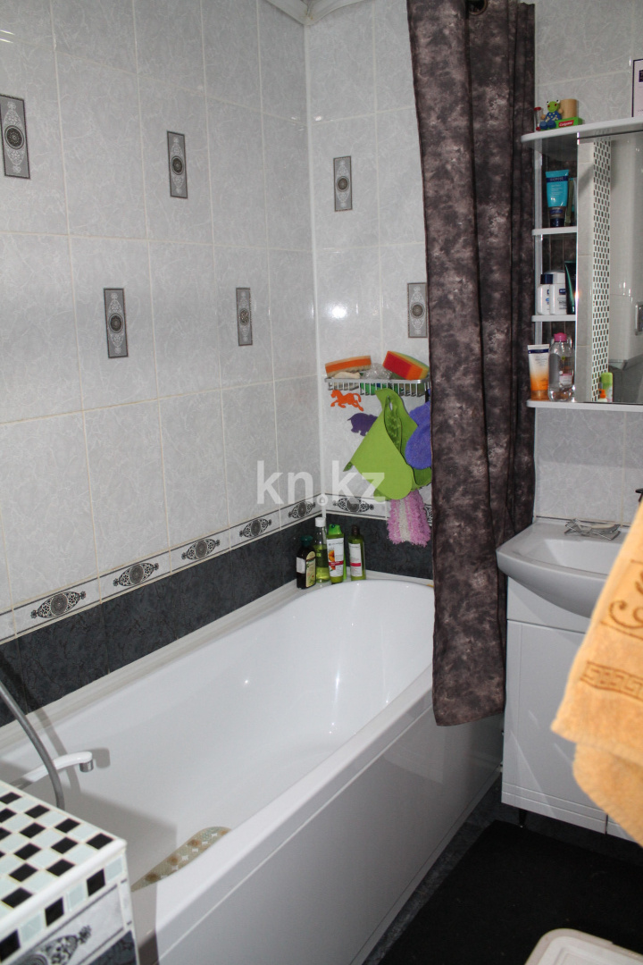 Продажа 4-комнатной квартиры, 76 м², мкр-н Гульдер-1, дом  18 - Продажа  четырехкомнатных квартир в Караганде фото 14 из 15