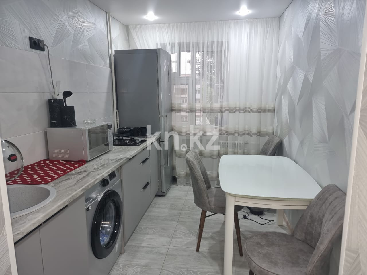 Аренда 2-комнатной квартиры посуточно, 60 м², пр. Назарбаева, дом  203 - Аренда жилой и коммерческой недвижимости в Уральске фото 2 из 5