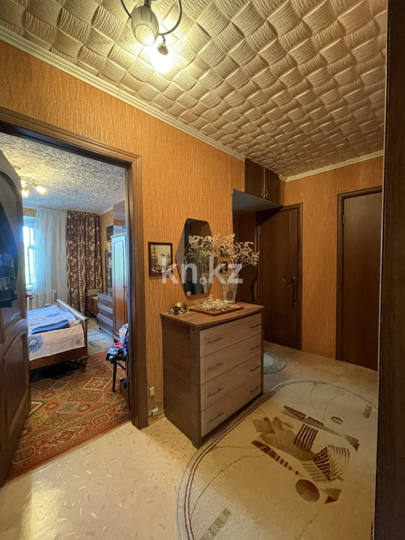 Продажа 3-комнатной квартиры, 63 м², ул. Бажова, дом  333/6 - Продажа  трехкомнатных квартир в Усть-Каменогорске фото 12 из 19