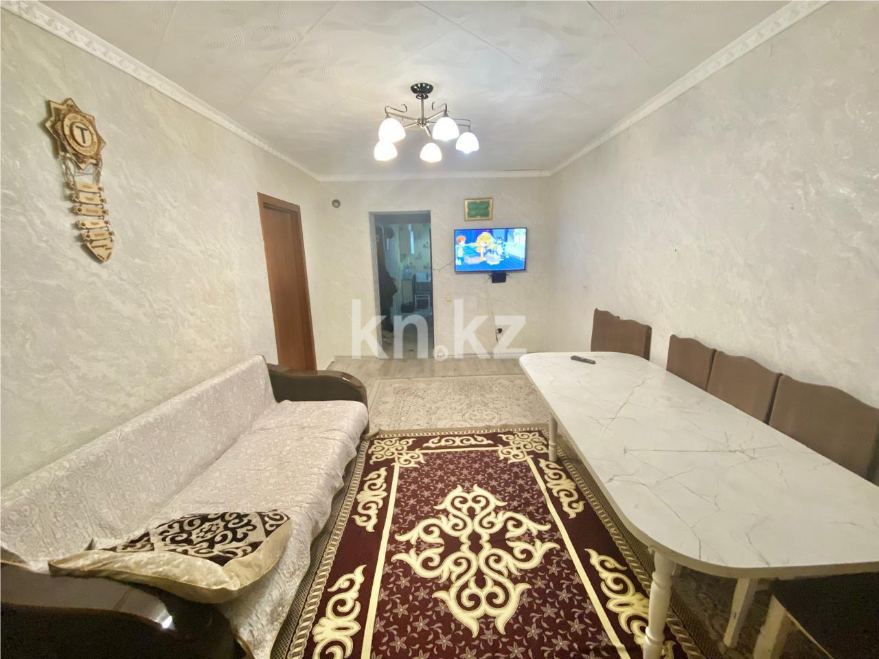 Продажа 3-комнатной квартиры, 63 м², мкр-н 14 - Продажа квартир в Караганде фото 2 из 11