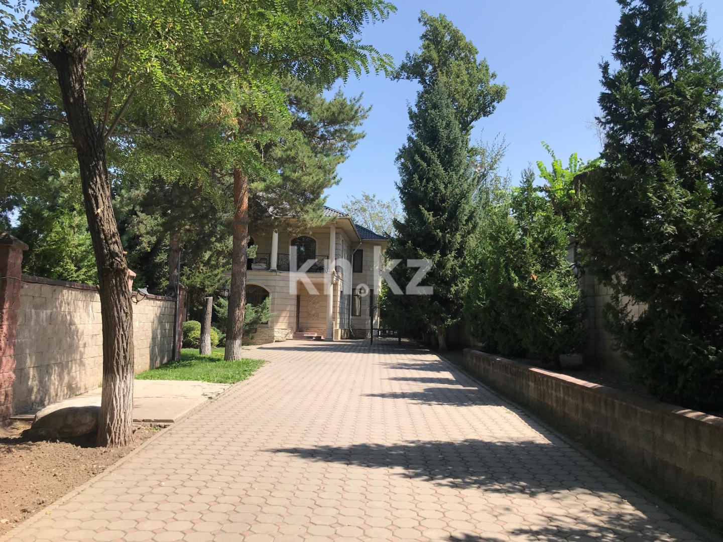 Аренда 7-комнатного дома, 500 м², Достык - Аренда домов в Алматы фото 1 из 12