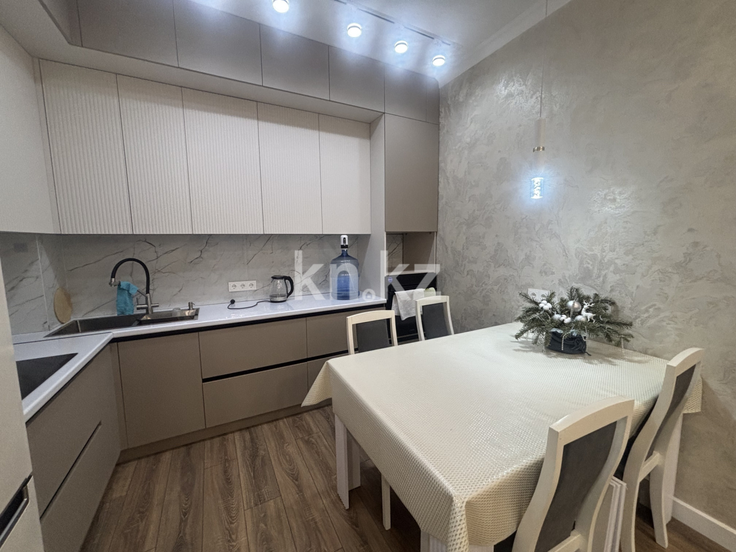 Аренда 3-комнатной квартиры, 90 м², пр. Республики, дом  49 - Аренда квартир помесячно в Караганде фото 10 из 37