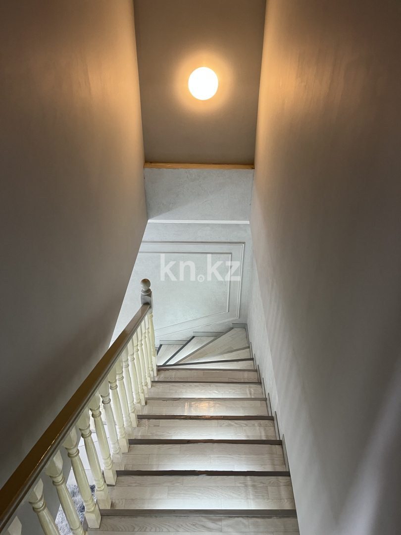 Продажа 8-комнатного дома, 300 м² - Продажа домов, коттеджей в Енбекшинском р-не Шымкента фото 15 из 27