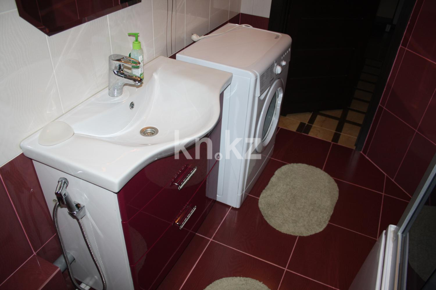 Аренда 2-комнатной квартиры посуточно, 56 м², ул. Победы, дом  105 - Аренда жилой и коммерческой недвижимости в Уральске фото 7 из 9