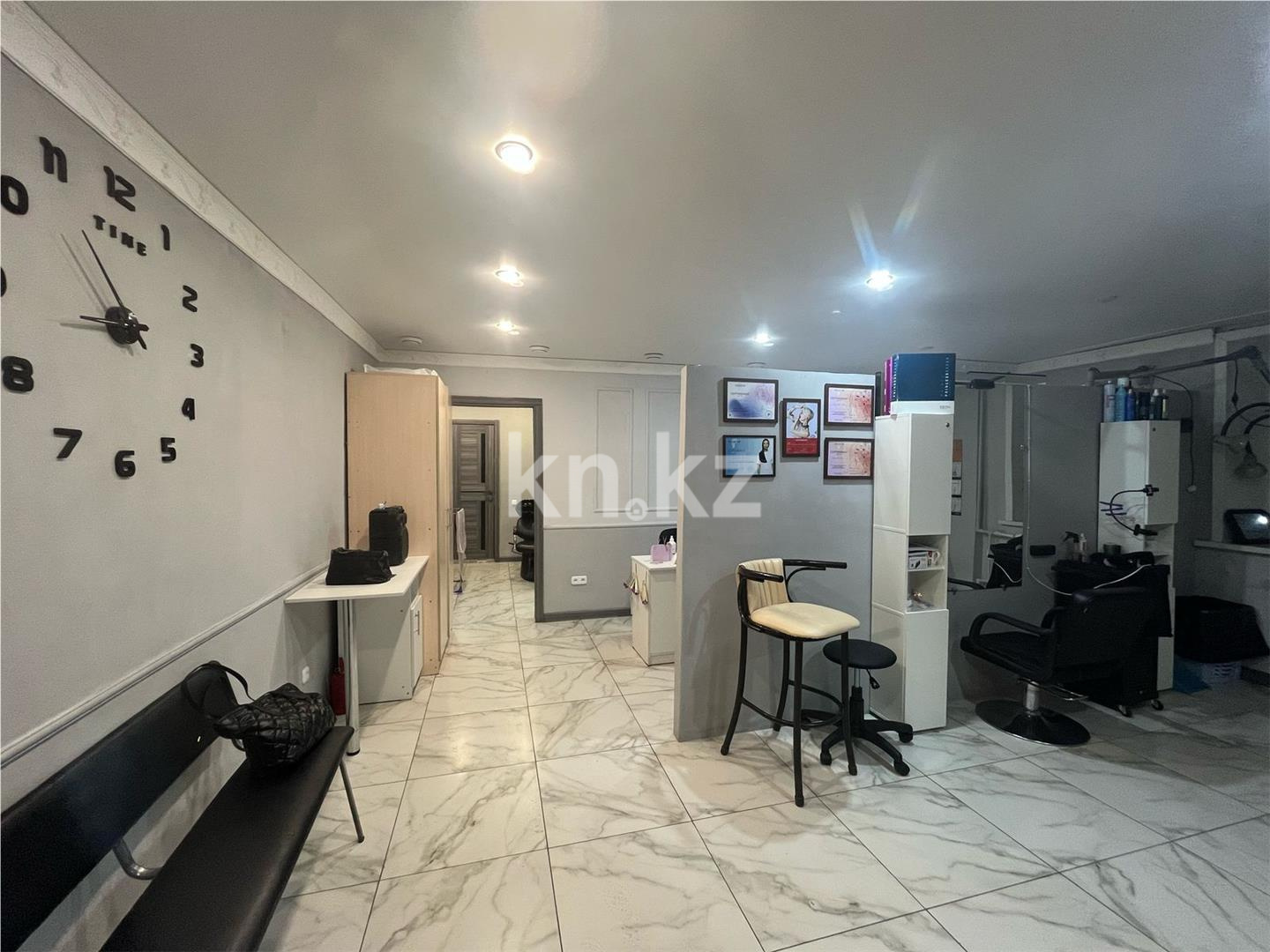 Продажа , 60 м², мкр-н Восток-2 - Продажа офисных и торговых помещений в Караганде фото 3 из 8