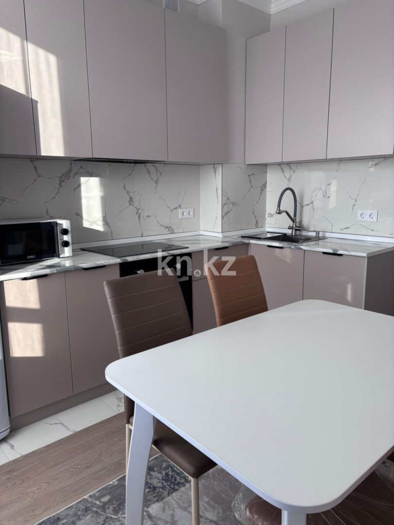 Аренда 2-комнатной квартиры, 65 м² - Аренда недвижимости в Казахстане фото 1 из 14