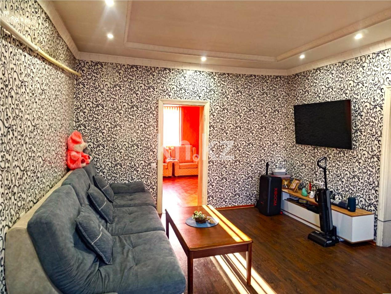 Продажа 4-комнатного дома, 86 м², ул. Павлодарская - Продажа квартир в Караганде фото 1 из 15