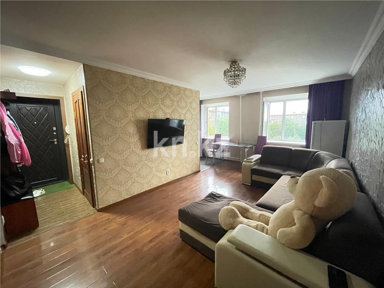 Продажа 3-комнатной квартиры, 58 м², ул. Абая, дом  11 - Продажа квартир в Казахстане фото 1 из 13