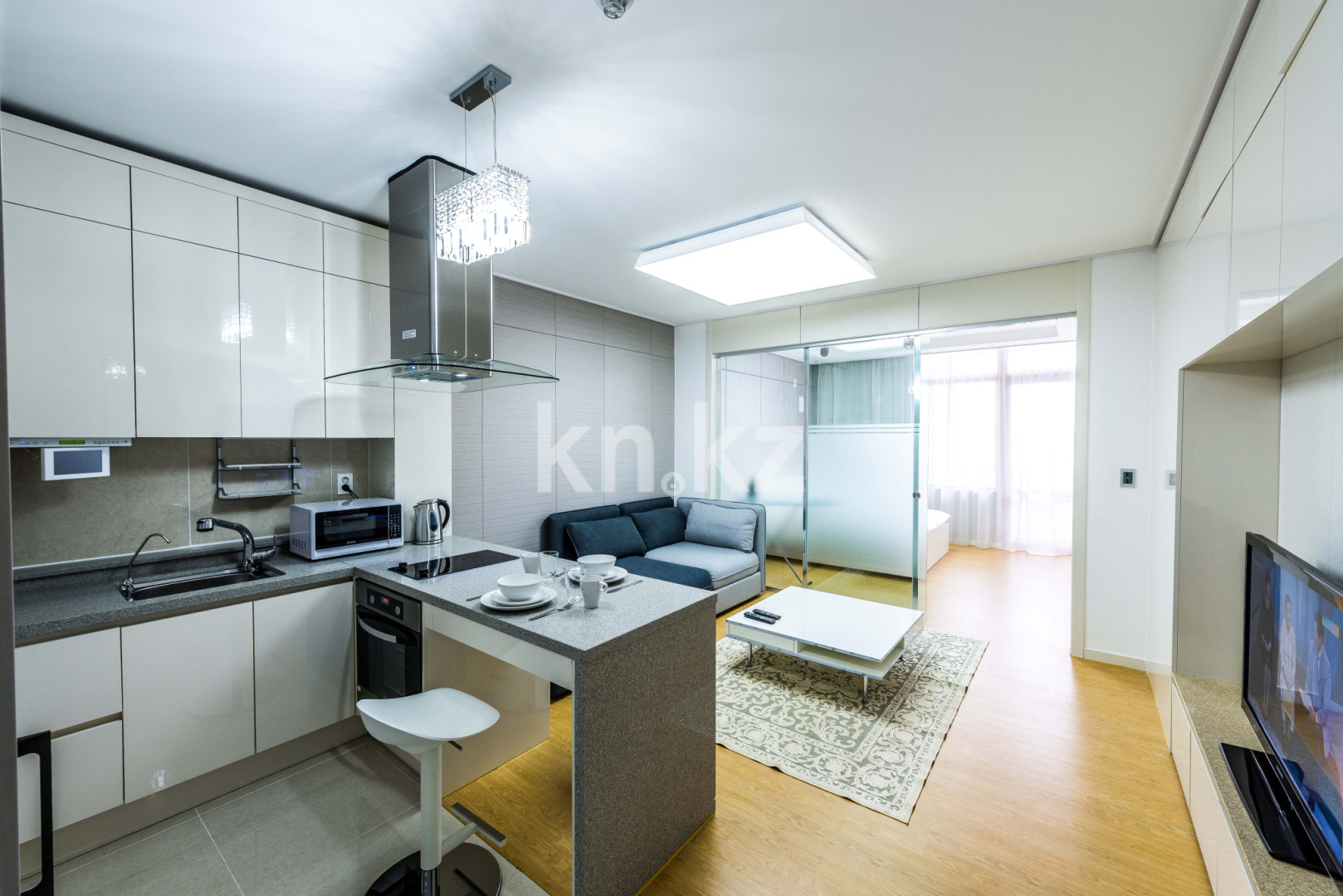 Аренда 1-комнатной квартиры посуточно, 45 м², Рахымжана Кошкарбаева, дом  10/1 - Аренда жилой и коммерческой недвижимости в Астане фото 1 из 9