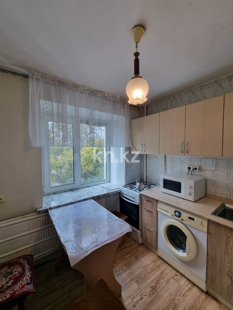 Продажа 3-комнатной квартиры, 50 м², ул. Аманжолова, дом  21 - Продажа квартир в Караганде фото 1 из 15