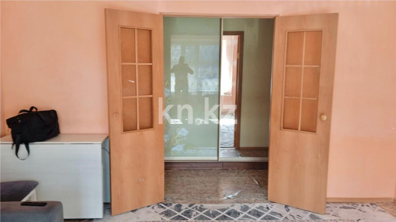 Продажа 3-комнатной квартиры, 63 м², мкр-н Голубые Пруды, дом  12 в Караганде - фото 4