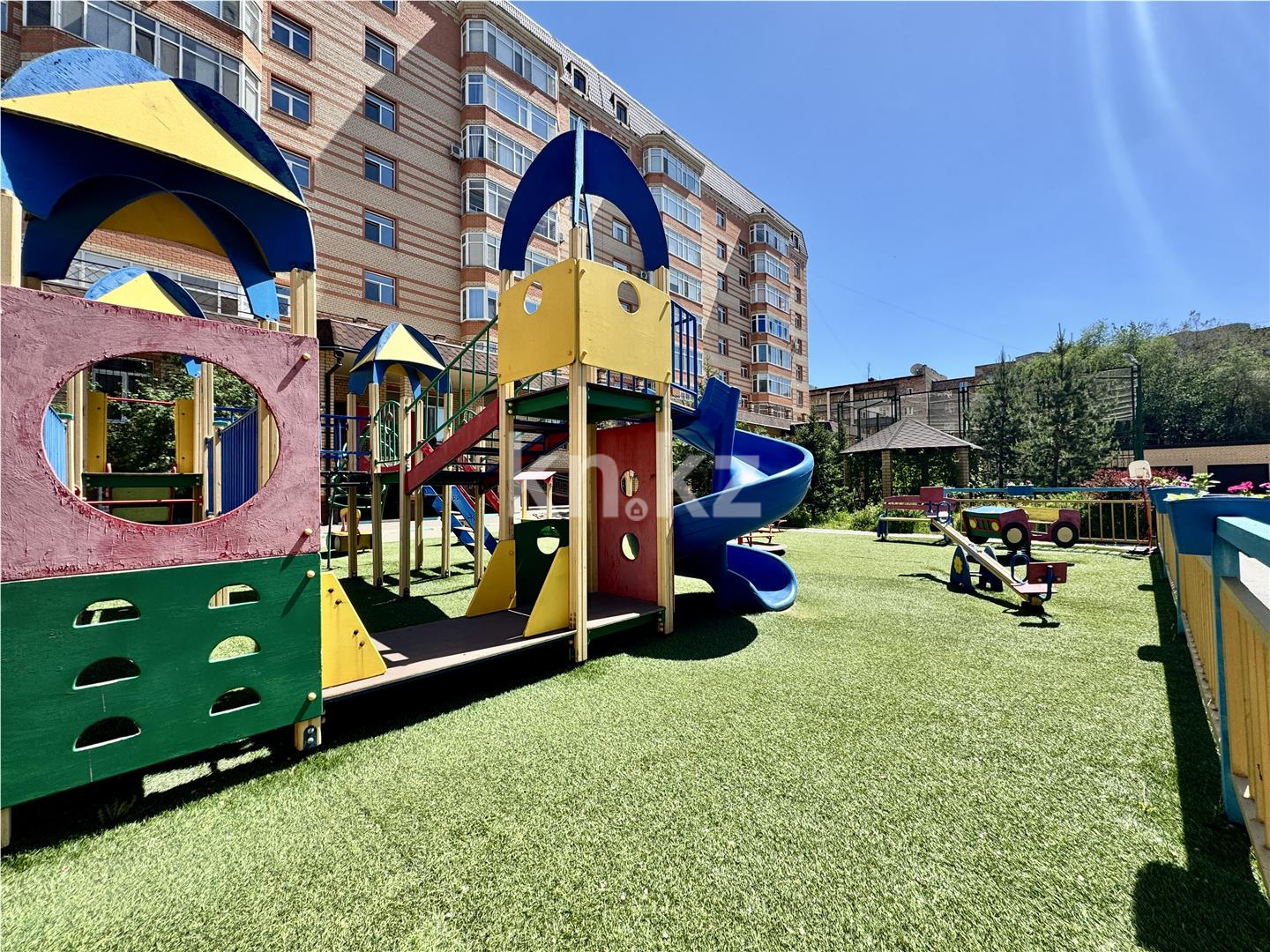 Продажа 3-комнатной квартиры, 160 м², ул. Аманжолова, дом  41 - Продажа  трехкомнатных квартир в Караганде с фото фото 48 из 52