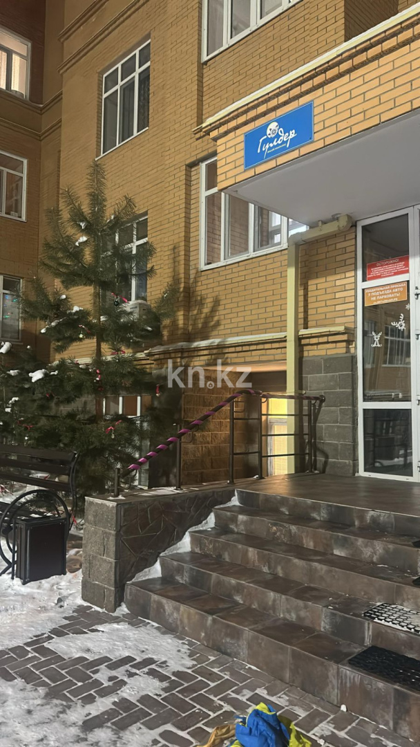 Продажа 3-комнатной квартиры, 61 м², мкр. Гульдер-1, дом  1/4 в Караганде - фото 9