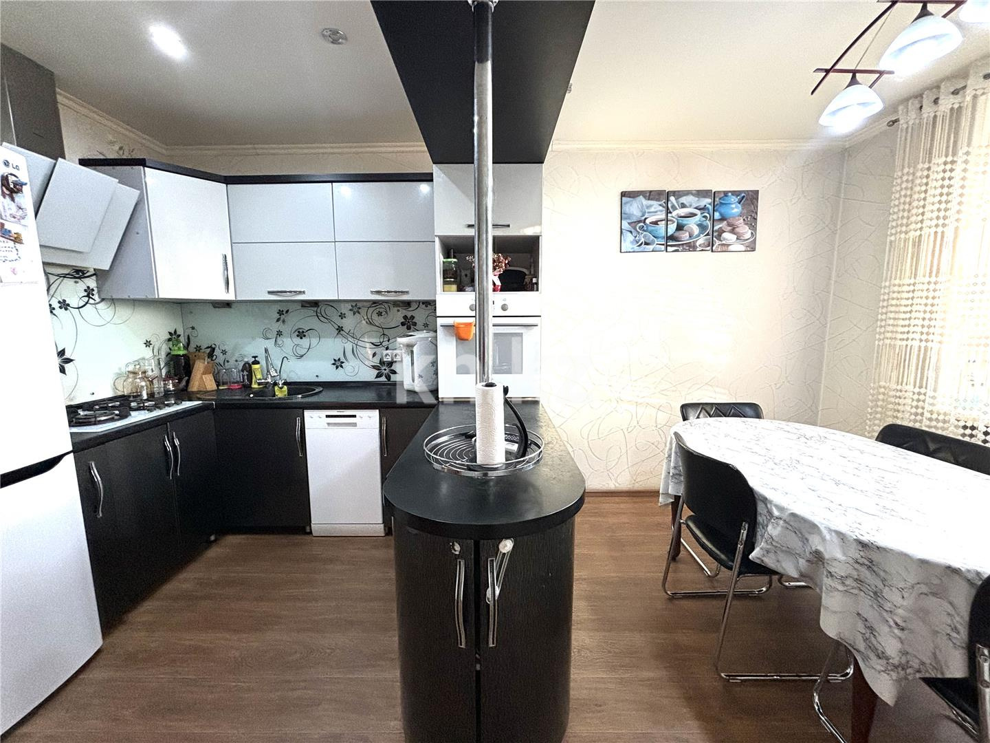 Продажа 3-комнатной квартиры, 84 м² - Продажа трехкомнатных квартир в кирпичном доме в Караганде - страница 7 фото 8 из 22