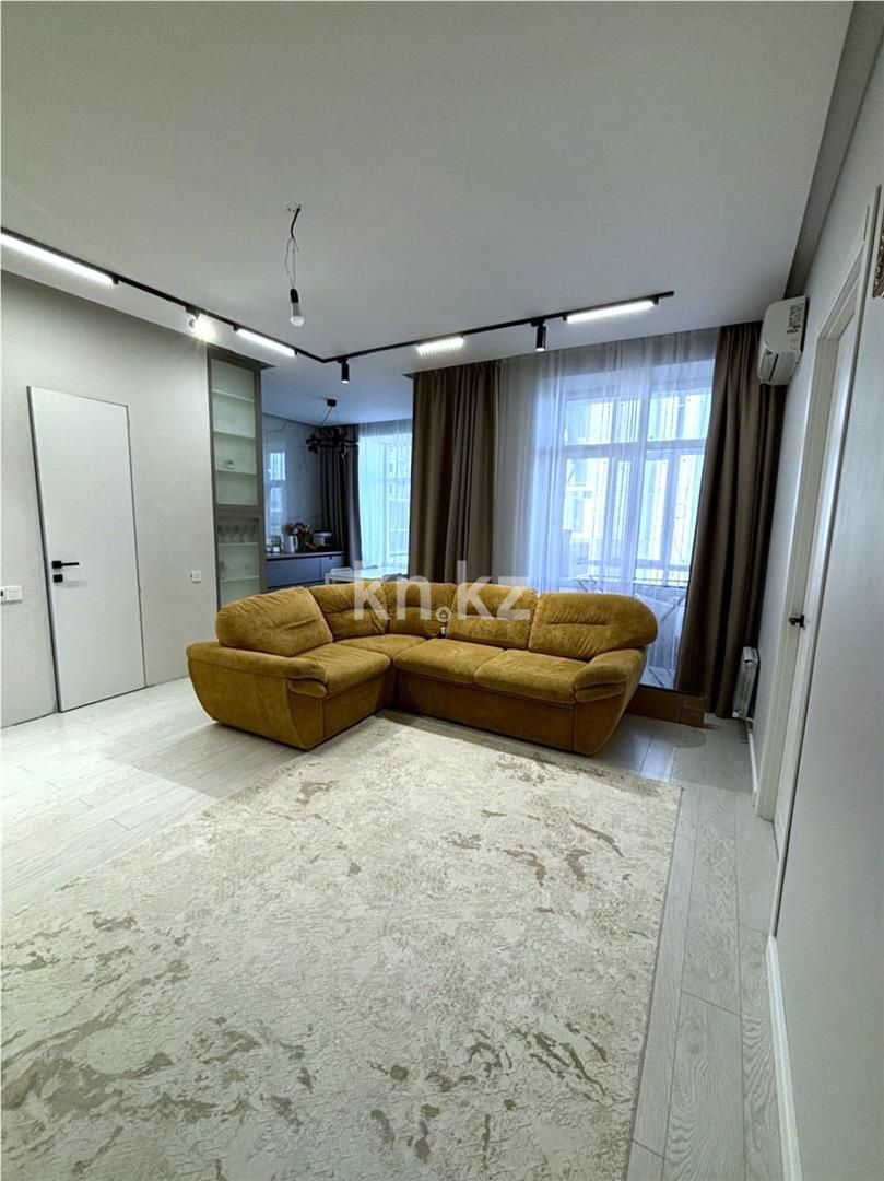 Продажа 3-комнатной квартиры, 74 м², ул. Дюсембекова - Продажа жилой и коммерческой недвижимости в Караганде фото 1 из 17
