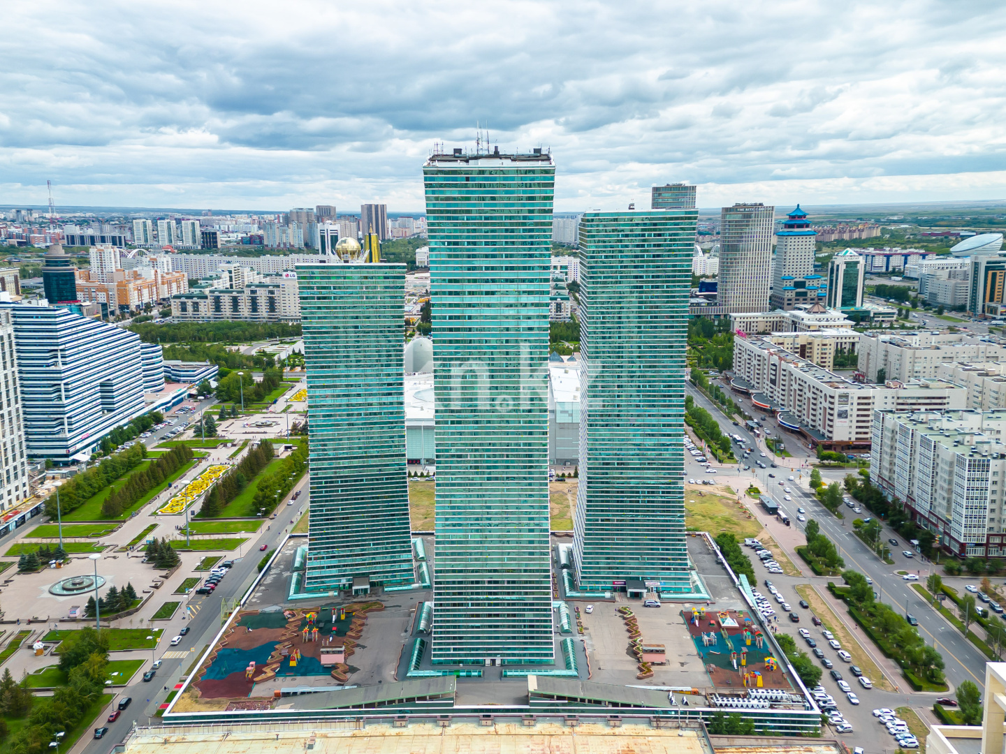 Продажа 3-комнатной квартиры, 130 м², ул. Достык, дом  5/1 - ул. Сауран в Астане - фото 44
