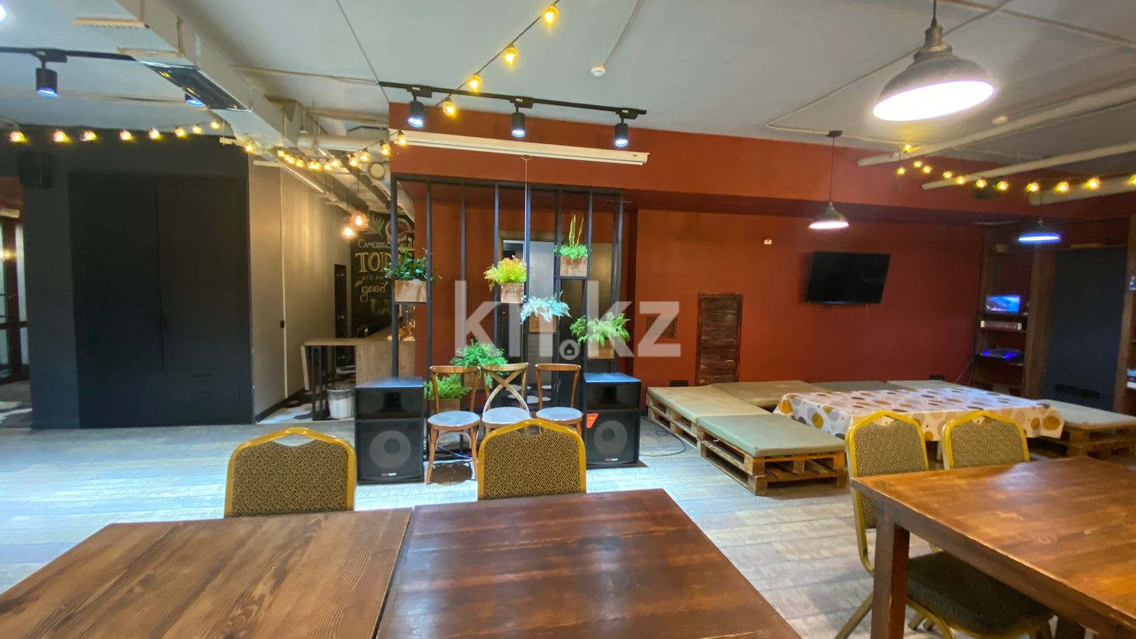 Продажа , 202 м², ул. Аманжолова, дом  24 - Продажа офисных и торговых помещений в Астане фото 1 из 15