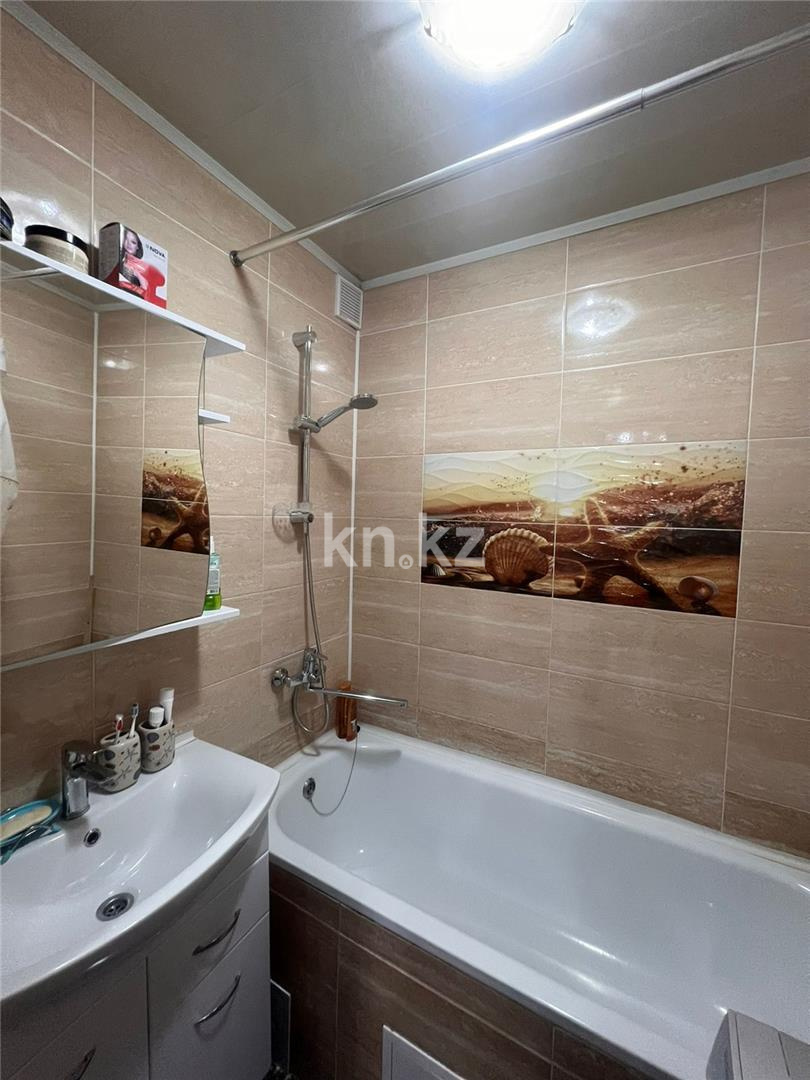 Продажа 2-комнатной квартиры, 53 м², мкр-н Голубые Пруды, дом  15 в Караганде - фото 11