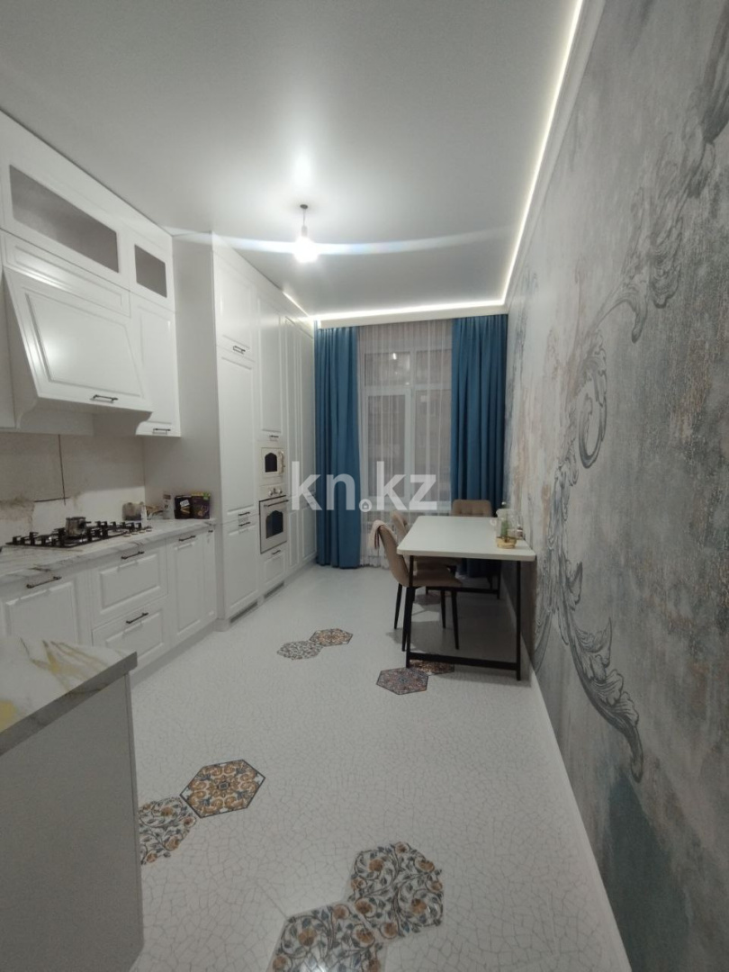 Продажа 2-комнатной квартиры, 72.3 м², ул. Алии Молдагуловой - Продажа квартир в Уральске фото 12 из 17