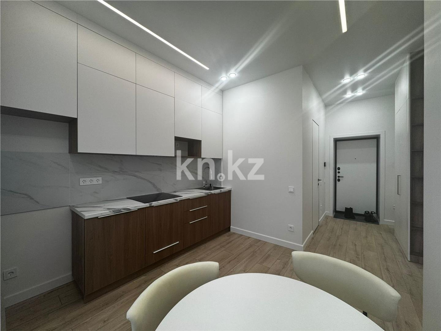 Продажа 2-комнатной квартиры, 43 м², ул. Е-15 в Астане - фото 2