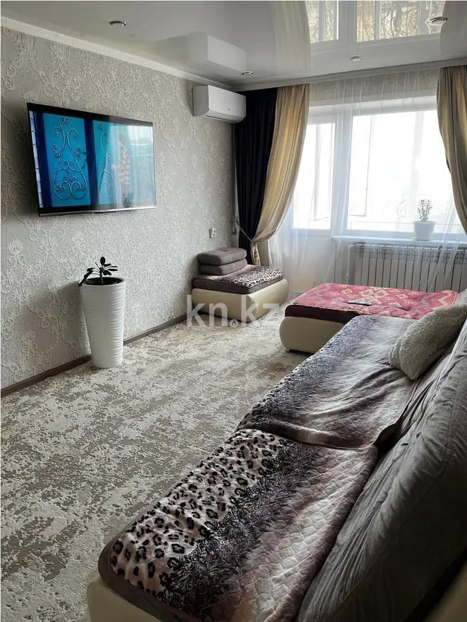Продажа 3-комнатной квартиры, 69 м², пр. Строителей, дом  21 - Продажа  трехкомнатных квартир в Караганде фото 1 из 7