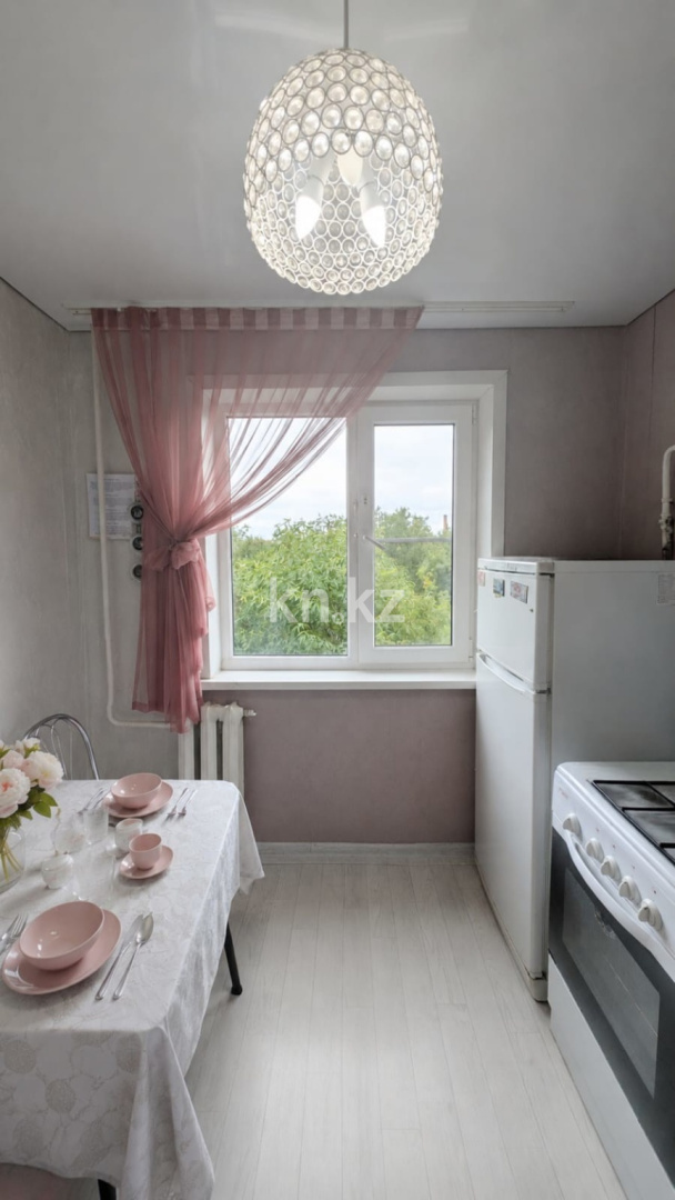 Продажа 3-комнатной квартиры, 63 м² - Продажа жилой и коммерческой недвижимости в Уральске фото 2 из 16