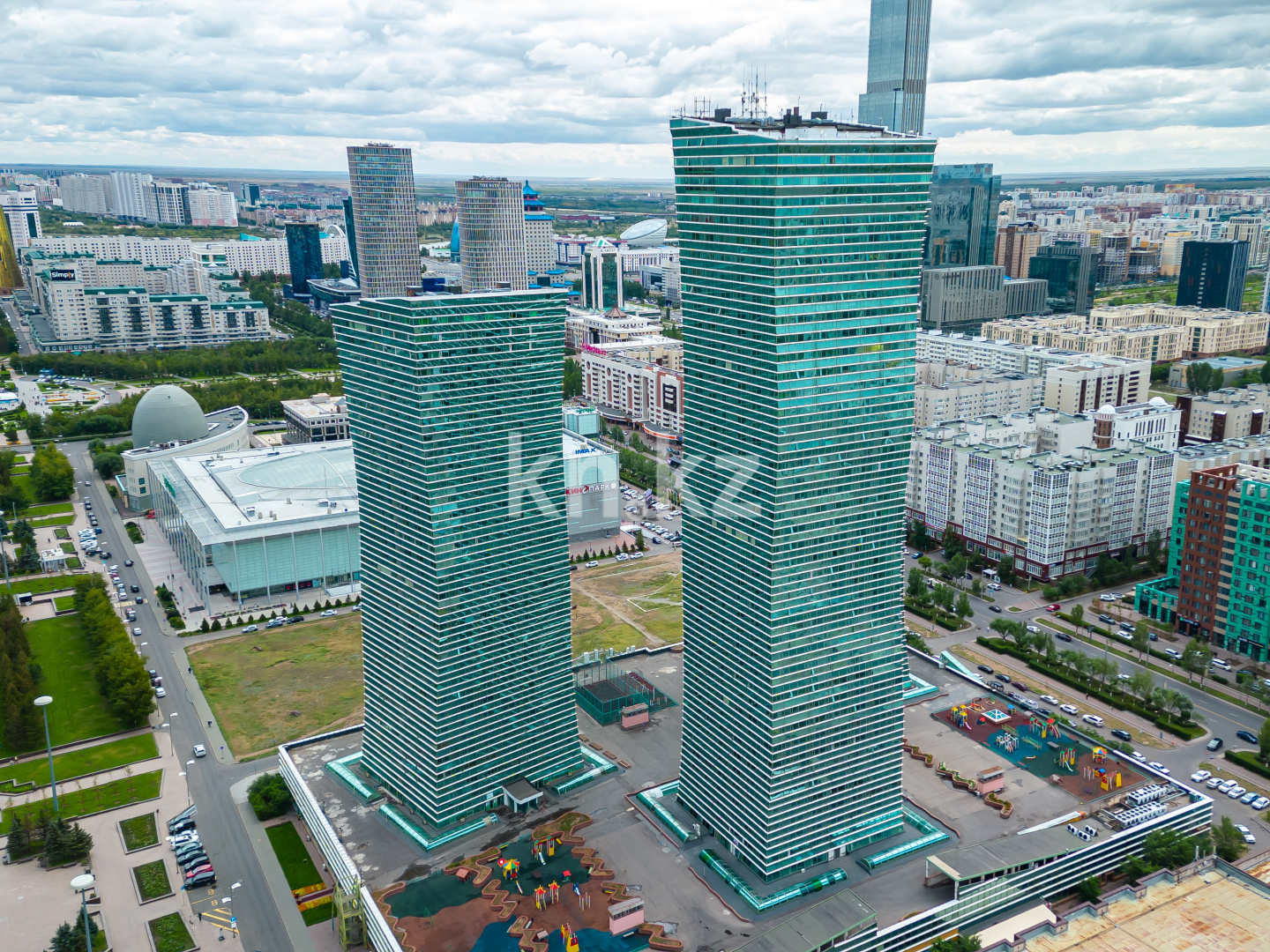 Продажа 3-комнатной квартиры, 130 м², ул. Достык, дом  5/1 - ул. Сауран в Астане - фото 45
