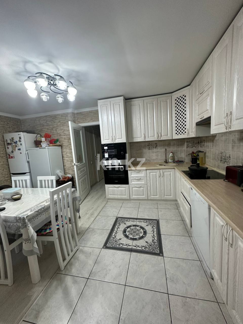 Продажа 4-комнатной квартиры, 120 м² - Продажа  четырехкомнатных квартир в Караганде фото 1 из 12