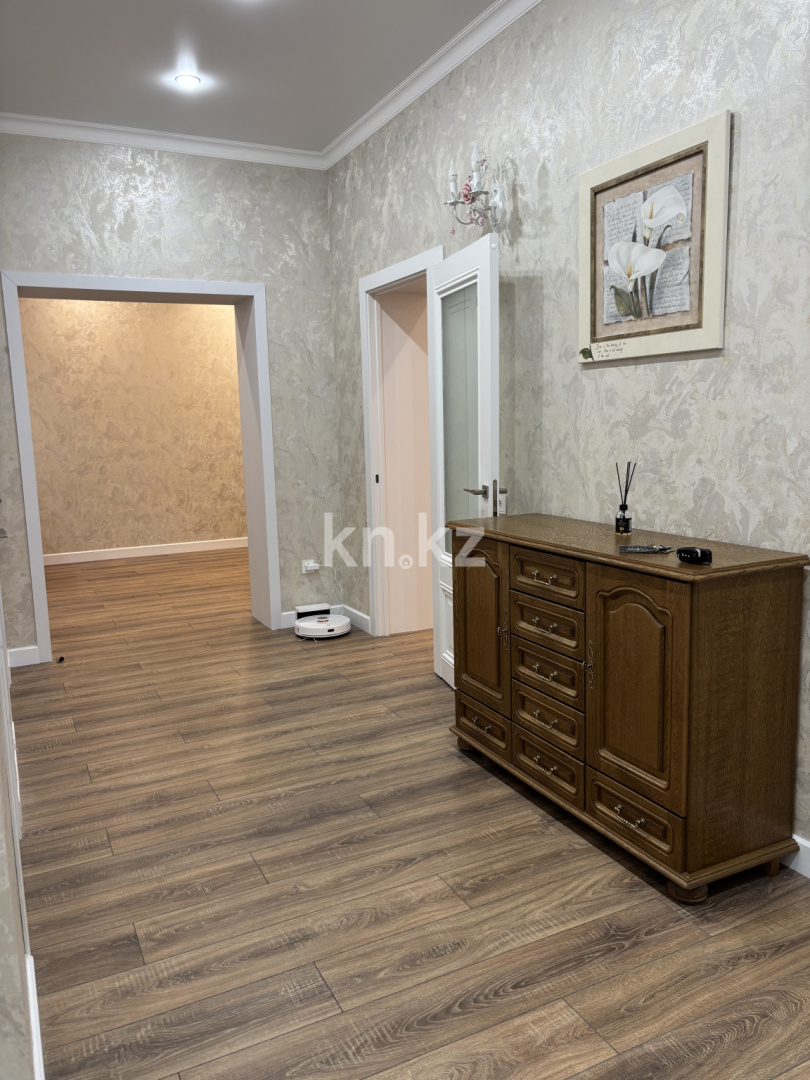 Аренда 3-комнатной квартиры, 90 м², пр. Республики, дом  49 - Аренда квартир помесячно в Караганде фото 1 из 37