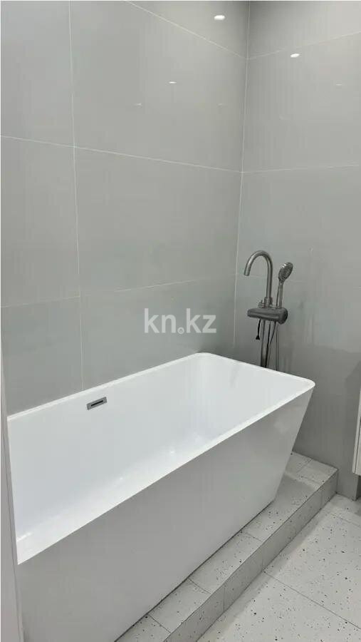 Продажа 2-комнатной квартиры, 65.5 м² в Алматы - фото 4