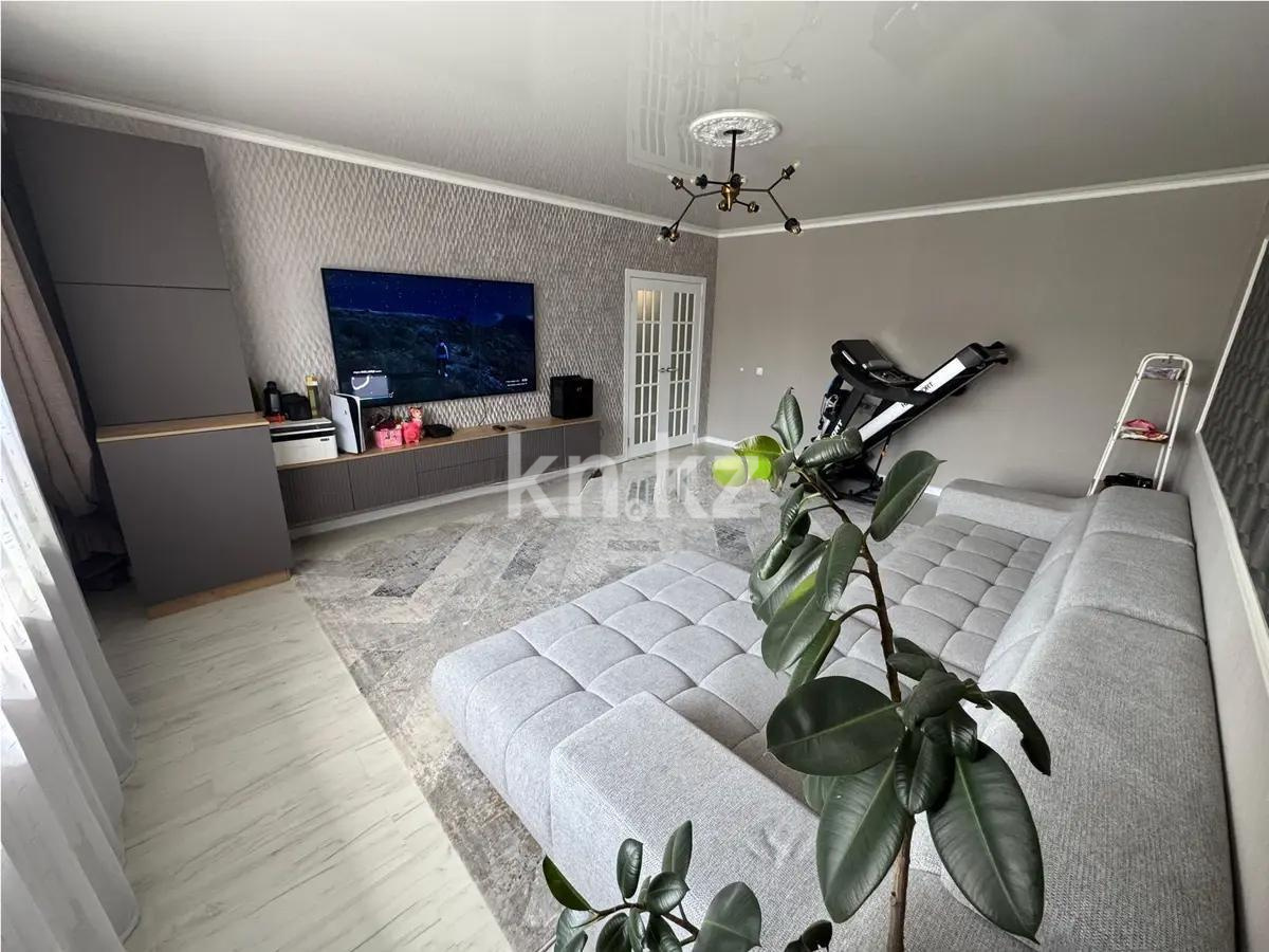 Продажа 3-комнатной квартиры, 90 м², ул. Куйши Дина, дом  12 - Продажа квартир в Казахстане фото 1 из 7